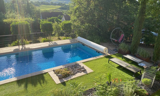 Mellecey Appartement | GITE JACUZZI-PISCINE - INSOLITE MIROIR PLAFOND