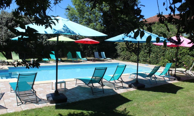 Saverdun Appartement | Gîte Jardin - gîte spacieux en pleine nature avec piscine chauffée