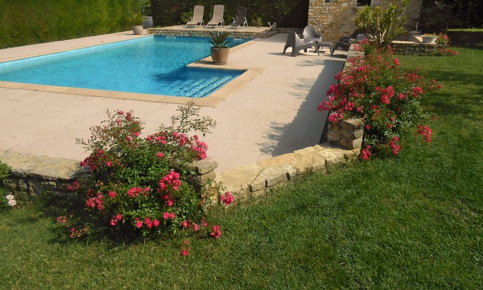 Saint-Victor-la-Coste Cottage | Gite l'Atelier avec piscine et wifi inclus