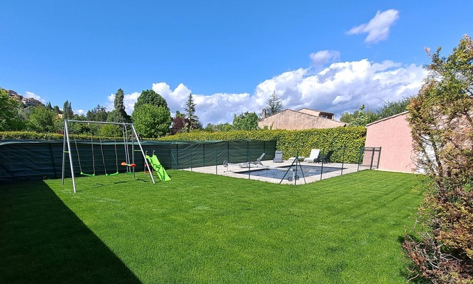 Dauphin Villa | Gite l'Olivier pour 6 personnes - 3 chambres avec piscine chauffée solaire