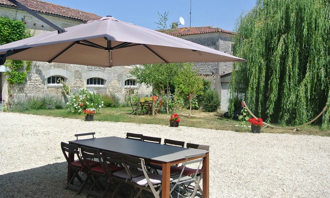 Gensac-la-Pallue Maison | GITE LA FERME FORTIN