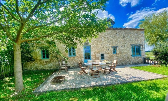 Conne-de-Labarde Maison | Gite "La Grange aux Oiseaux" Domaine de Fonpeyroune