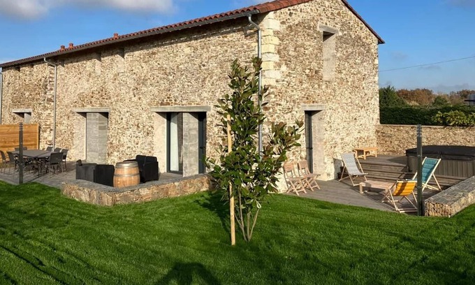 La Haie-Fouassiere Maison | Gite La Haie-Fouassière, 4 bedrooms, 8 persons