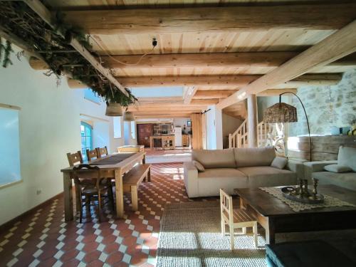 Usson-en-Forez Maison | GITE LA MENOU