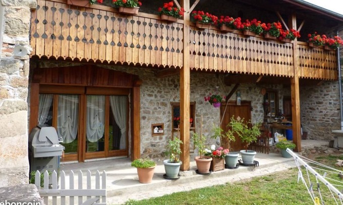 Champoly Maison | Gîte "La Reposette" large independent house of 200m2