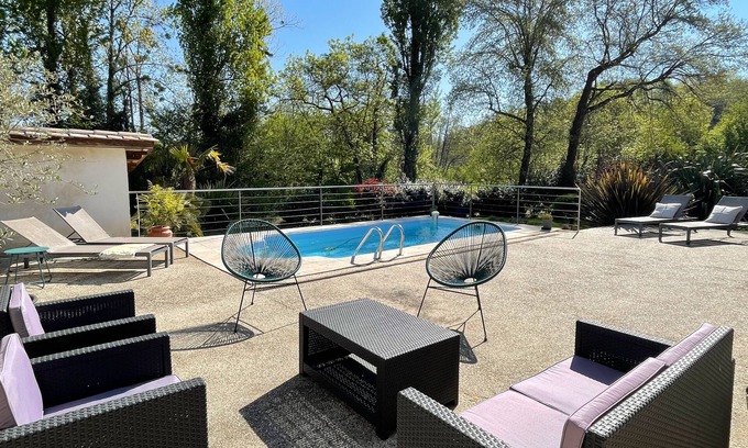 Grezillac Maison | Gite Le Chai, loft design et piscine privée au coeur des vignobles