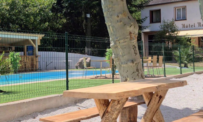 Le Breuil Appartement | Gîte Le Creusot-Bourgogne avec Piscine - RDC accessible PMR