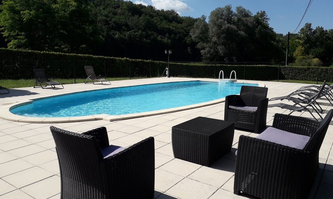 Saint-Amand-de-Coly Cottage | Location gite LE PEYSSET entre SARLAT et MONTIGNAC LASCAUX avec piscine privée.