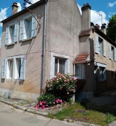 Chatel-Censoir Maison | GITE LES 27 ROSES ET PLUS