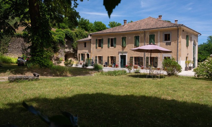 Colognac Maison | Gîte Les Tilleuls, en sud Cévennes, nature, sérénité et découverte des lamas