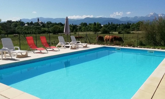 Cieutat Maison | Gite Montaigu with large pool and stunning mountain views. Sleeps up to 4