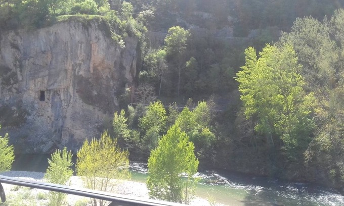 Sainte-Enimie Appartement | Gîte Panoramix au bord de la rivière