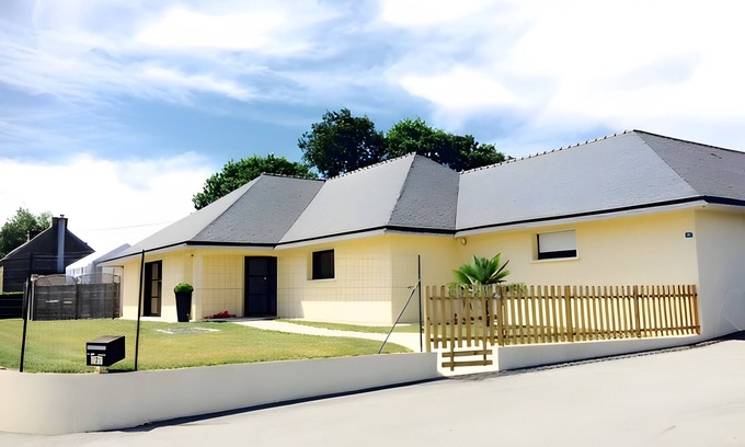 Locmaria-Grand-Champ Maison | Gite PMR for 13 People L'Orchidée – Single Storey