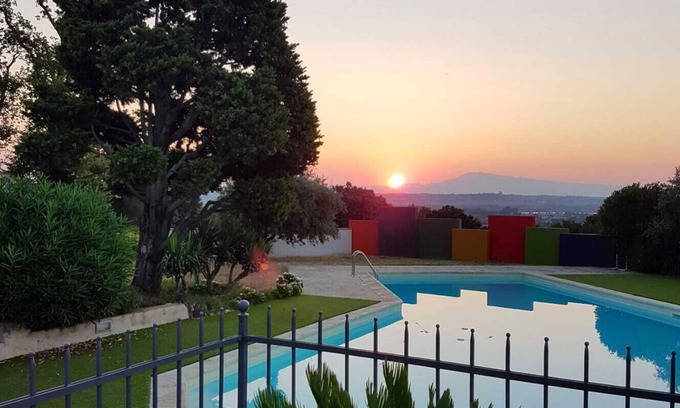 Roquemaure Maison | Gite Provençal Dans les Vignes Avec Grande Piscine, Entre Orange et Avignon
