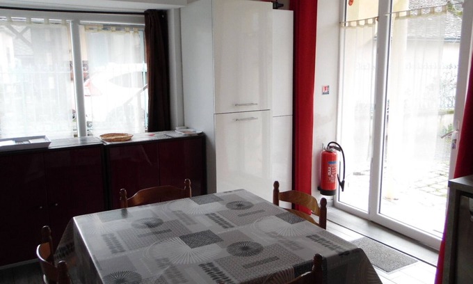 Aveze Appartement | Gîte Sancy, ground floor apartment in bucolic village. Pets allowed
