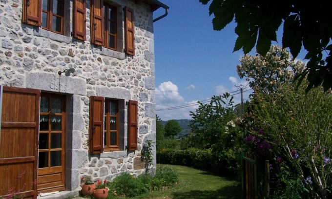 Sansac-Veinazes Cottage | Gite Sansac-Veinazès, 2 bedrooms, 4 persons