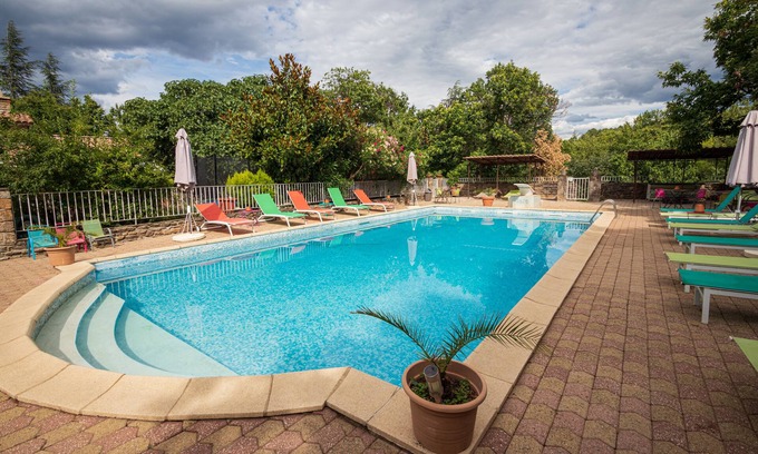 Gravieres Autre | Gite 2/4 couchages dans la grande bâtisse XVIII d'un domaine avec piscine