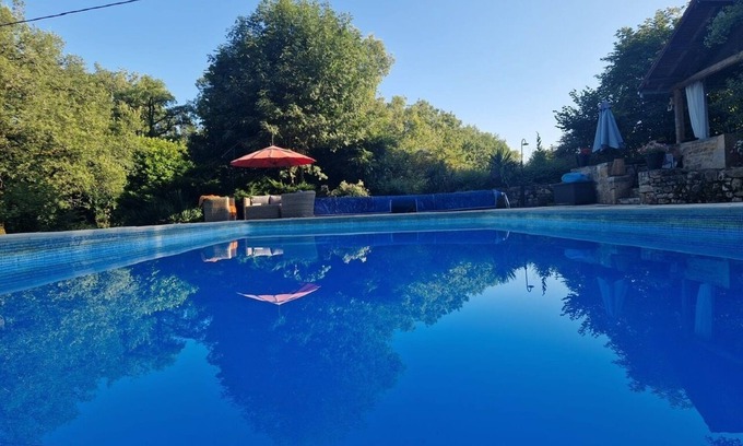 Loze Maison | Gite 4/5 personnes vue imprenable sur la piscine