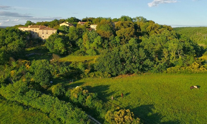 Issirac Cottage | Gîte, 4 couchages, calme et repos, vue imprenable, pleine nature.