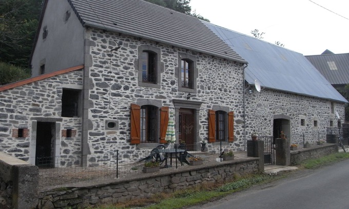 Jassat Cottage | GITE 5 personnes accessible par le coté de la maison. WIFI gratuit