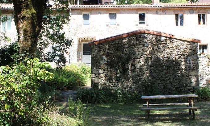 Getigne Cottage | Gîte "Tiretaine" avec jardin en bord de rivière, à côté de Clisson