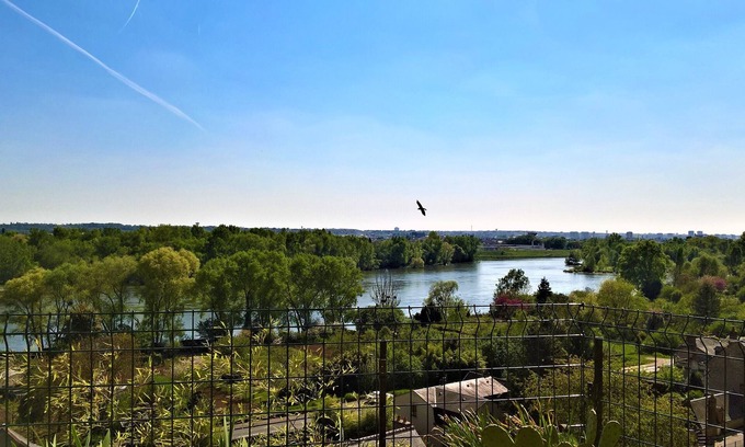 Rochecorbon Cottage | Gite Troglodyte Atypique - Suite du Ciel, vue sur la Loire - près des châteaux