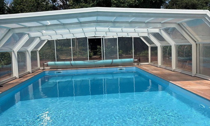 Dicy Maison | Gîte avec Jacuzzi et piscine couverte , dans hameau calme .