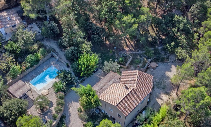 Faucon Maison | Gîte avec Clim et piscine chauffée, 1 km de Faucon