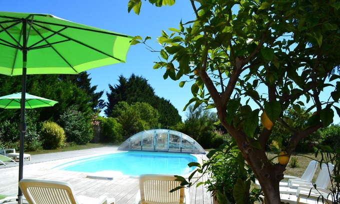 Prisse-la-Charriere Cottage | GITE AVEC PISCINE COUVERTE ET CHAUFFEE (3 ETOILES)
