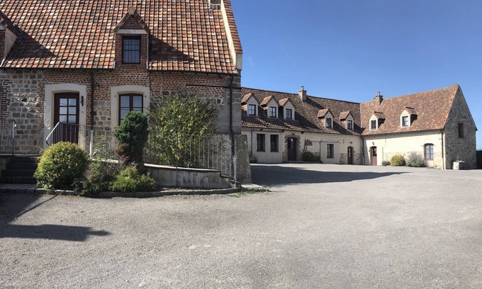 Tingry Maison | Gite avec piscine au Domaine Du Vieux Chateau à Tingry sur la côte d'opale