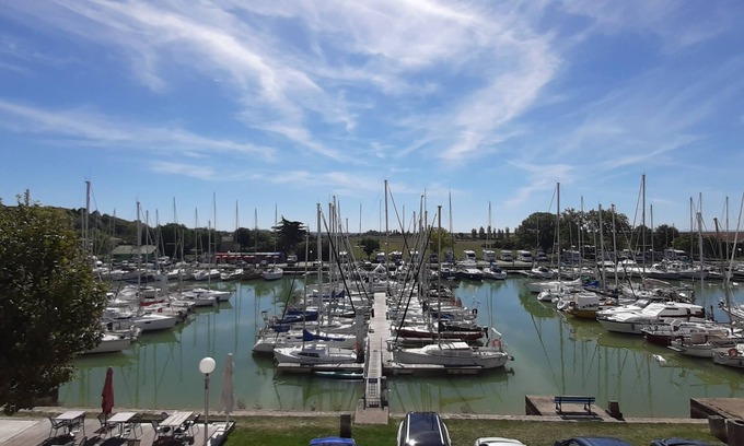Mortagne-sur-Gironde Maison | Gite avec jolie vue sur le port, tout confort, 10/12 pers, idéal famille ou amis