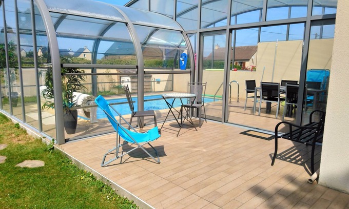 Surtainville Maison | Gîte avec piscine privée couverte/chauffée et jardin clôturé proche de la mer