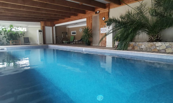 Remomeix Chalet De Ski | Gîte avec piscine privée et chauffée à 30 °C toute l'année, à 15 min de l'Alsace