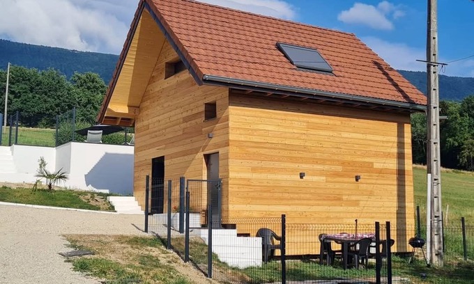 Meyrieux-Trouet Maison | Gîte with swimming pool between lakes and mountains