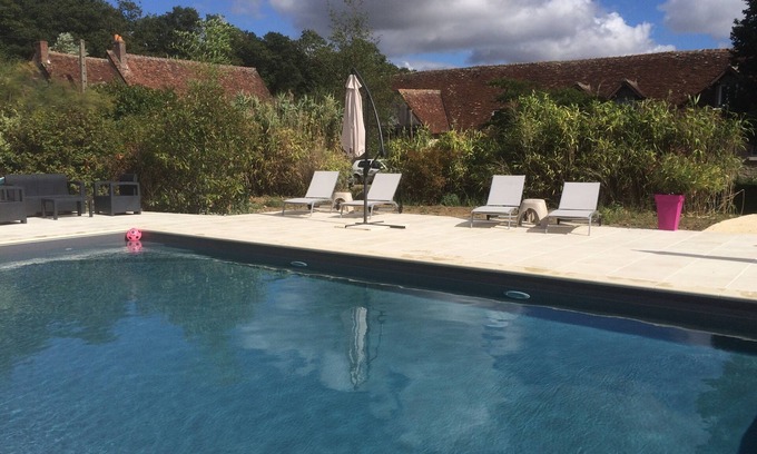 Montreuil-en-Touraine Maison | Gîte avec piscine en pleine campagne. Animaux acceptés !