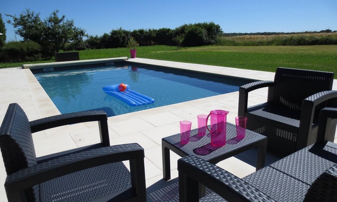 Montreuil-en-Touraine Maison | Gîte avec piscine en pleine campagne !