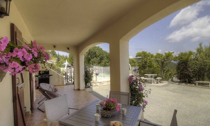 Vezzani Appartement | Gîte avec piscine au coeur des montagnes corses