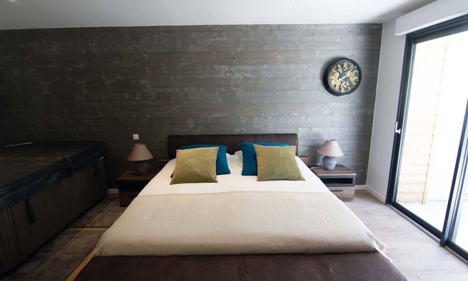 Montreuil-sur-Mer Maison | Gites 2 Personnes Avec Jacuzzi et Terrasse Privative. Tout Confort et au Calme