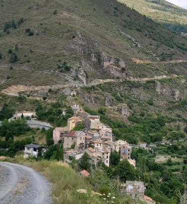 Pierlas Maison | GITES DE PIERLAS