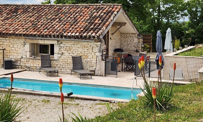 Labastide-Marnhac Maison | Gites du Moulin, maison individuelle, piscine chauffee avec vue.