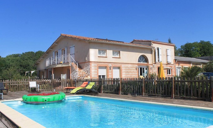 Latrape Appartement | Gites Ushuaia avec piscine extérieur