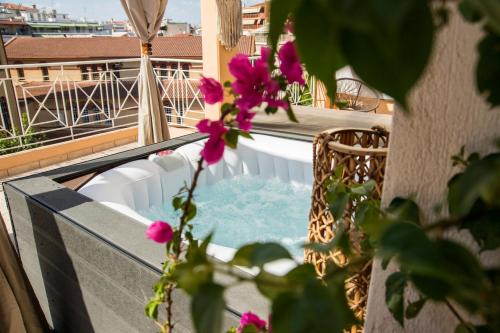 Larissa Appartement | Gk Suites-Constantin view , auto check-in 24h