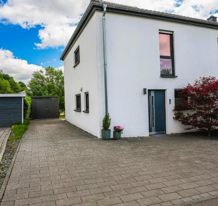 Fohren Maison | Glückshälfte - Moderne Haushälfte mit XXL-Parkplatz, Bike-Storage & Garten nahe Trier