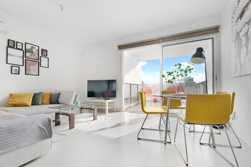 Lykabittos Appartement | Glabur Stays - The Fabulous 2 BDR - Nicosia City, Free Parking & Wifi, Welcomes You!