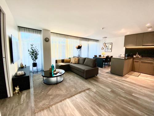 Uster District Appartement | GLAD Spot: Zurich - Central - Design - Netflix