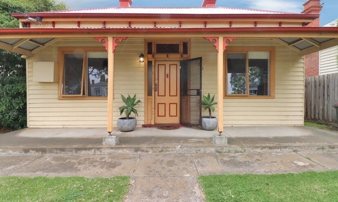 East Geelong Maison | Gladioli I Central Geelong Cottage I Sleeps 6