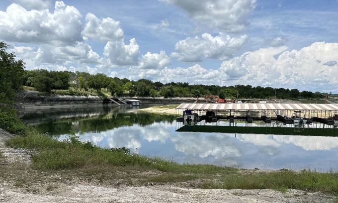 Clifton Maison | Glamping at the Greenhouse : Host 12 at this cozy Lake Whitney vacation home