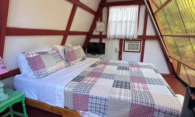 Brookridge Cabine | Glamping at the Olive Grove