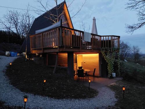 Gorenja Vas pri Smarjeti Maison | Glamping Holiday House with terrace and sauna- no hot tub- Hisa oddiha