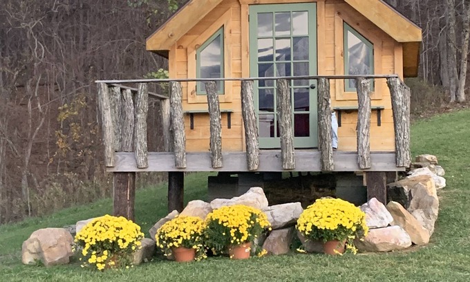 Covington Cabine | Glamping in the Tiny House with a Huge View
